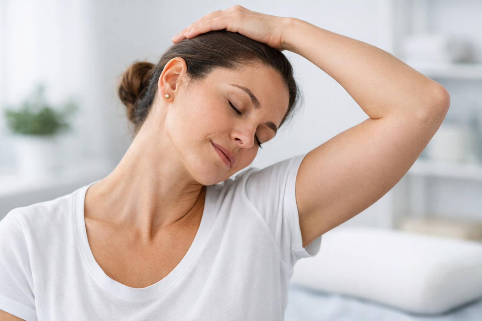 Neck Stretches That Actually Work: What a Physical Therapist Taught Me — image 2